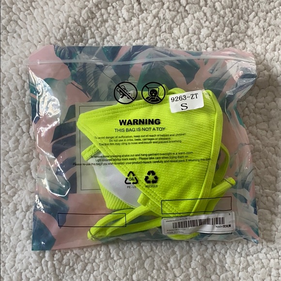 Neon Bikini - Picture 4 of 4